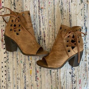 Heeled booties from buckle